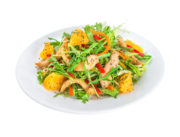 043 Азиатский салат с курицей, криспи и апельсинами